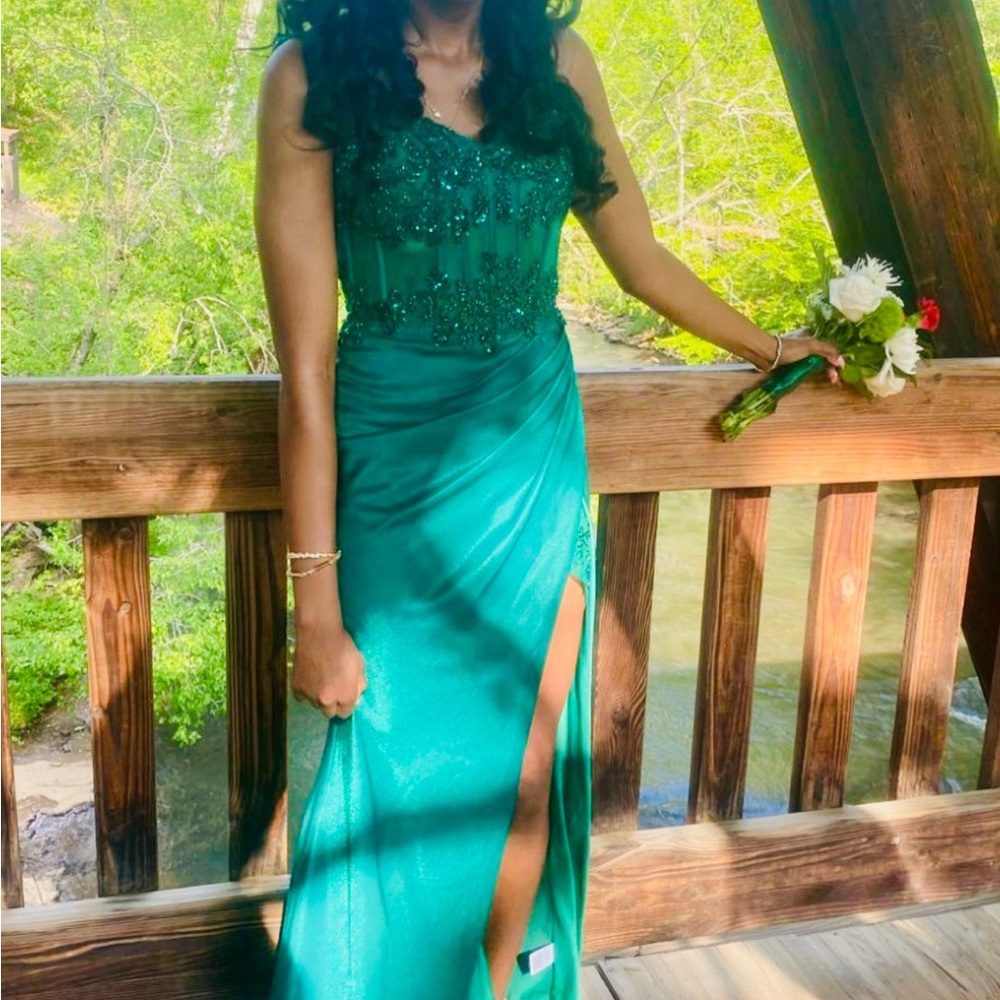 Elegant Green Evening Gown